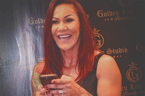 female ufc nude|Former UFC champion Cris Cyborg poses naked in for racy photo。